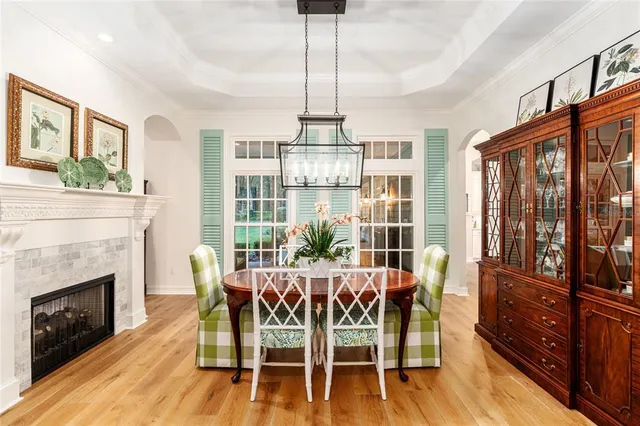 a black and white photo of a picture