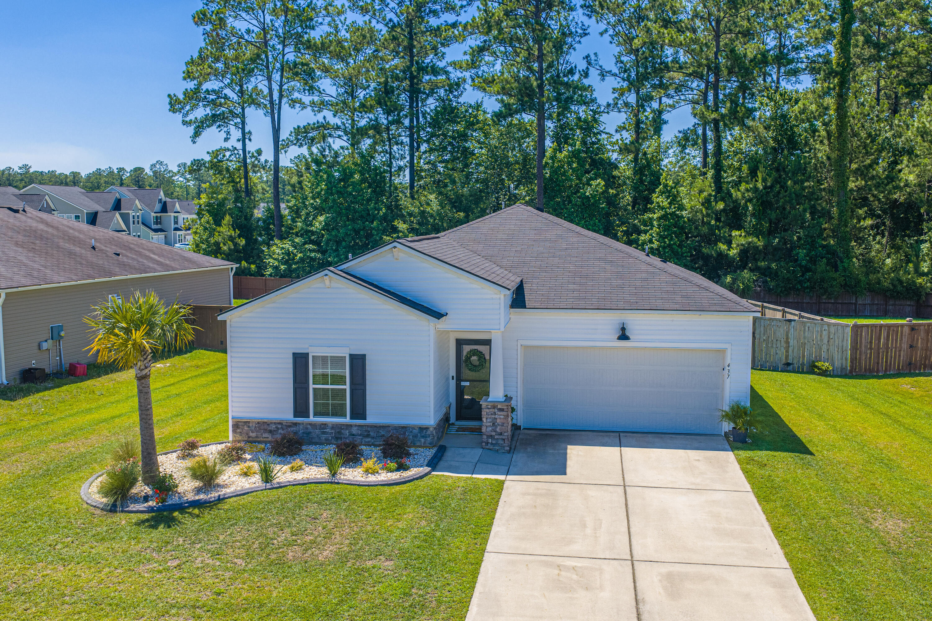 437 Spanish Wells Road Summerville, SC 29486 - Photo 2 of 21
