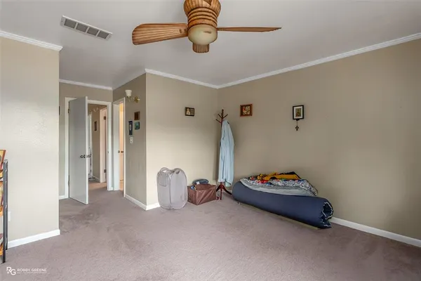a very nice looking room with gym equipment