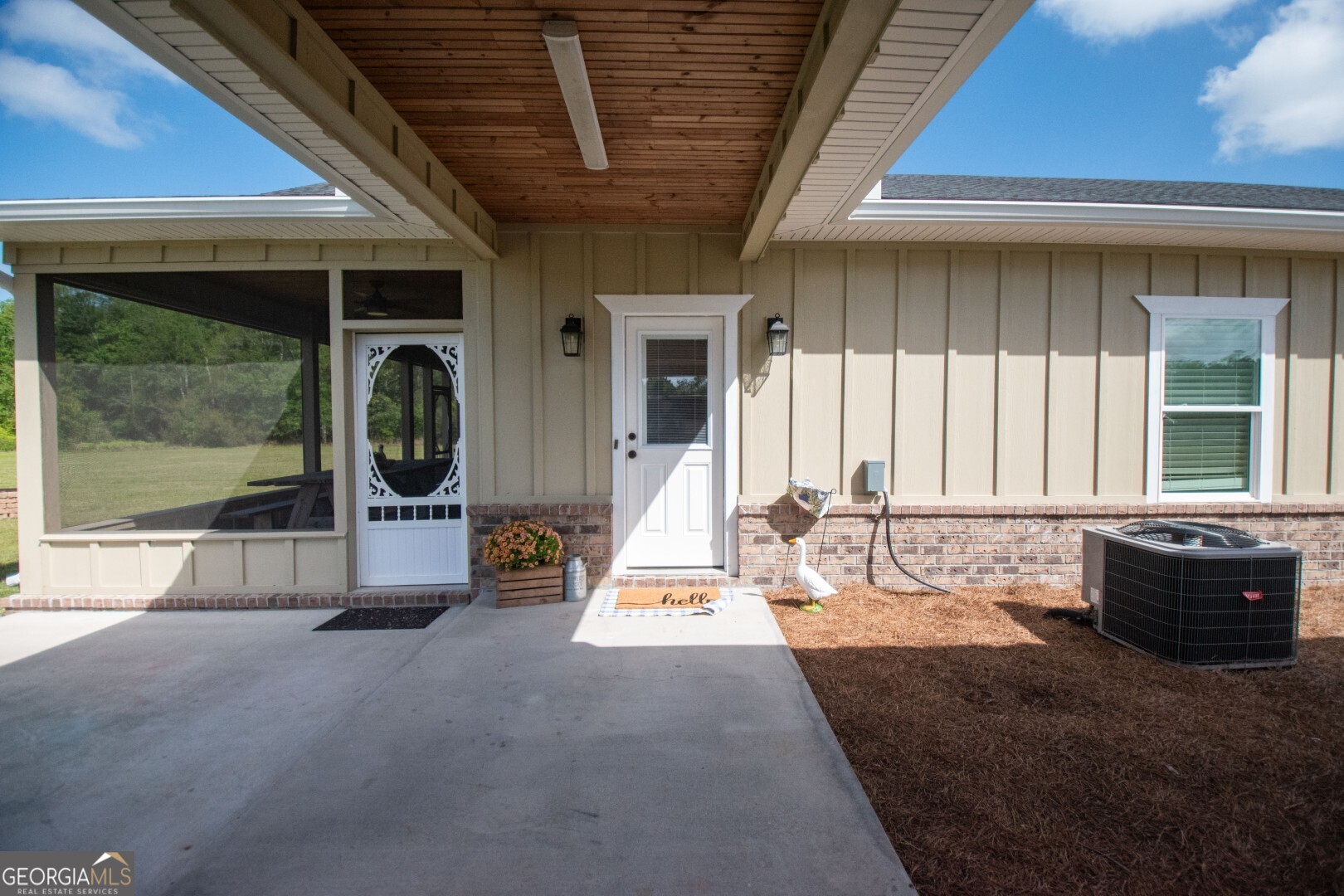 6213 Spanish Creek Road Folkston, GA 31537 - Photo 13 of 38 a view of a patio with table and chairs