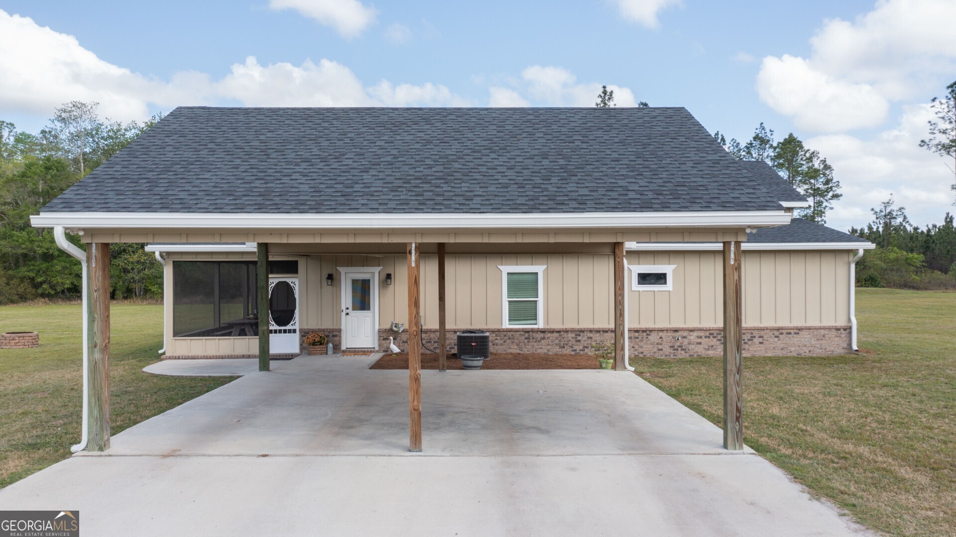 6213 Spanish Creek Road Folkston, GA 31537 - Photo 6 of 38 a front view of a house