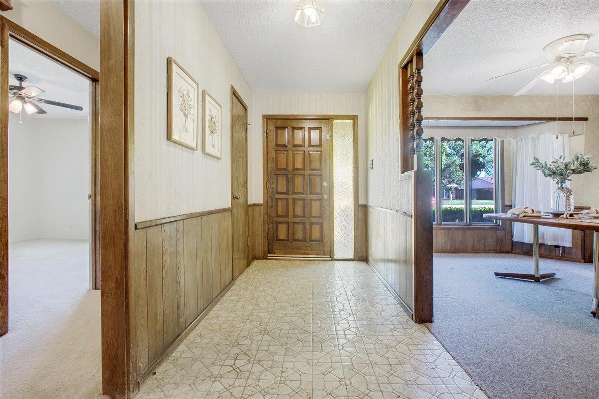 1106 15th Street Shallowater, TX 79363 - Photo 4 of 24 Nice Entry!