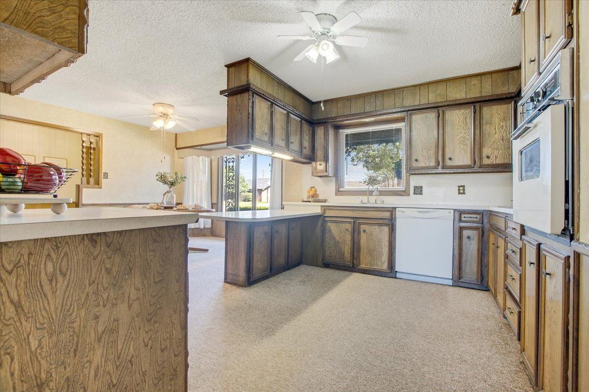 1106 15th Street Shallowater, TX 79363 - Photo 9 of 24 Kitchen
