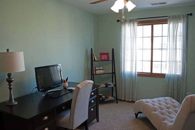 15646 Scotsglen Road Orland Park, IL 60462 - Photo 12 of 14 a bedroom with a workspace