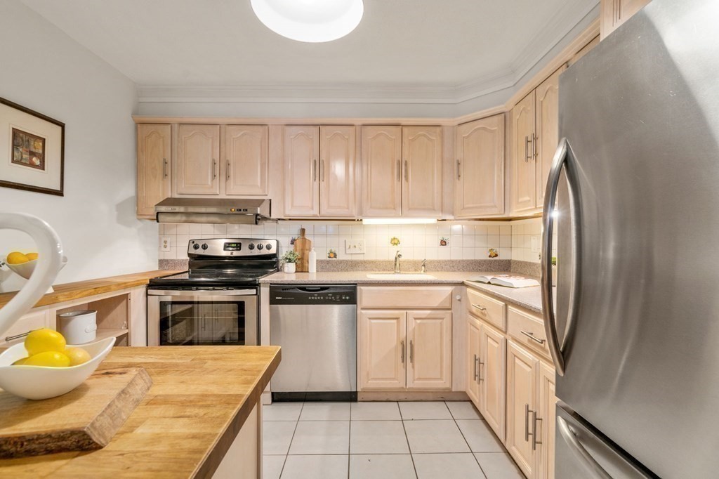 30 Stearns Road, Unit 102 Brookline, MA 02446 - Photo 7 of 20 Gallery Image 7