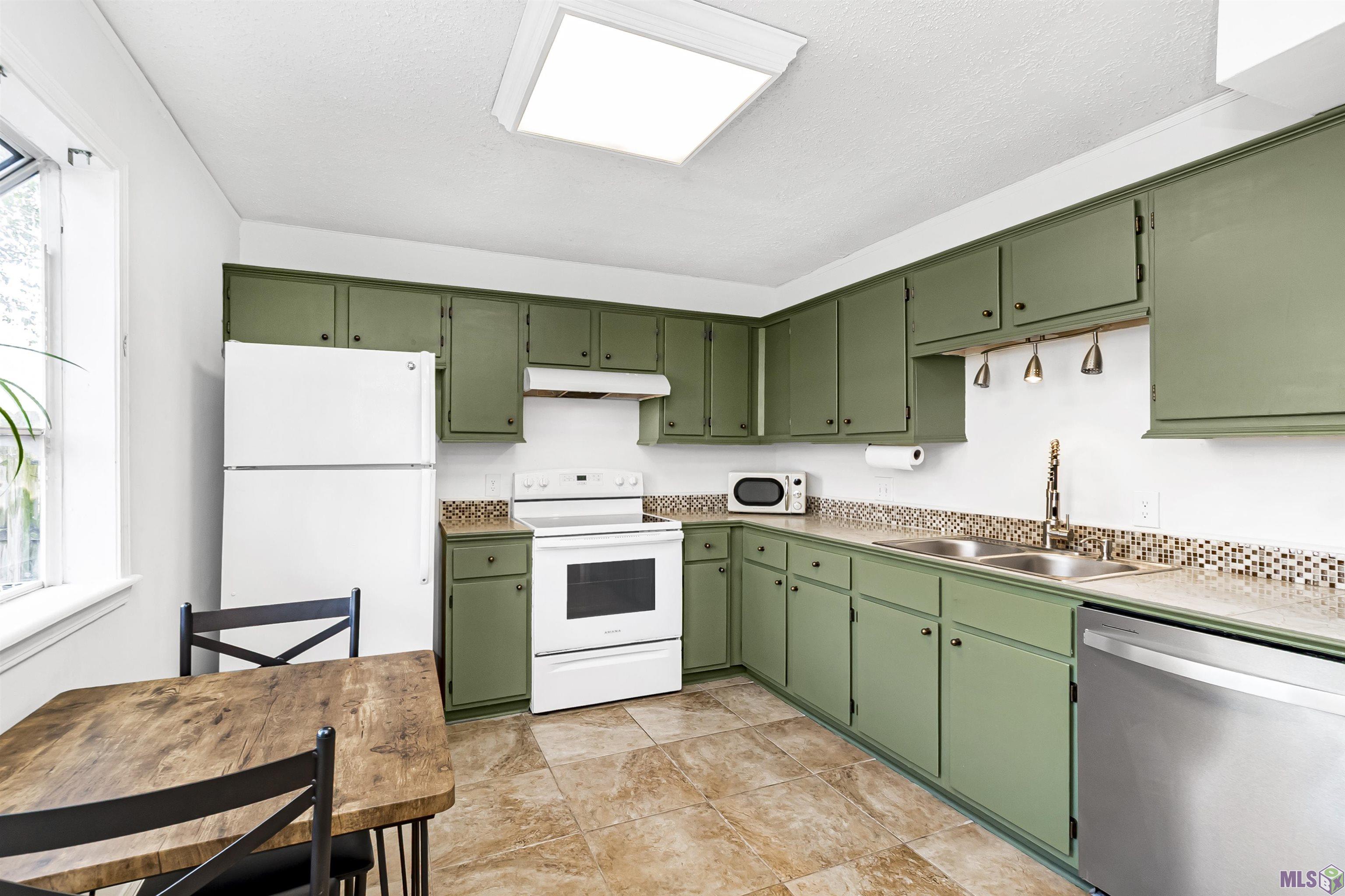 1354 Sharlo Avenue Baton Rouge, LA 70820 - Photo 4 of 26