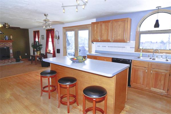 61 Paxton Road Spencer, MA 01562 - Photo 3 of 25 Gallery Image 3