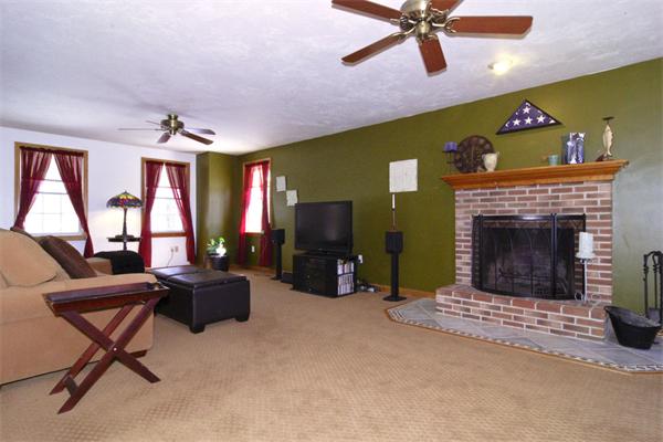 61 Paxton Road Spencer, MA 01562 - Photo 4 of 25 Gallery Image 4
