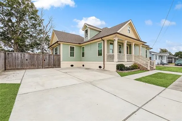 $435,000 | 2500 Culotta Street, Chalmette, LA 70043