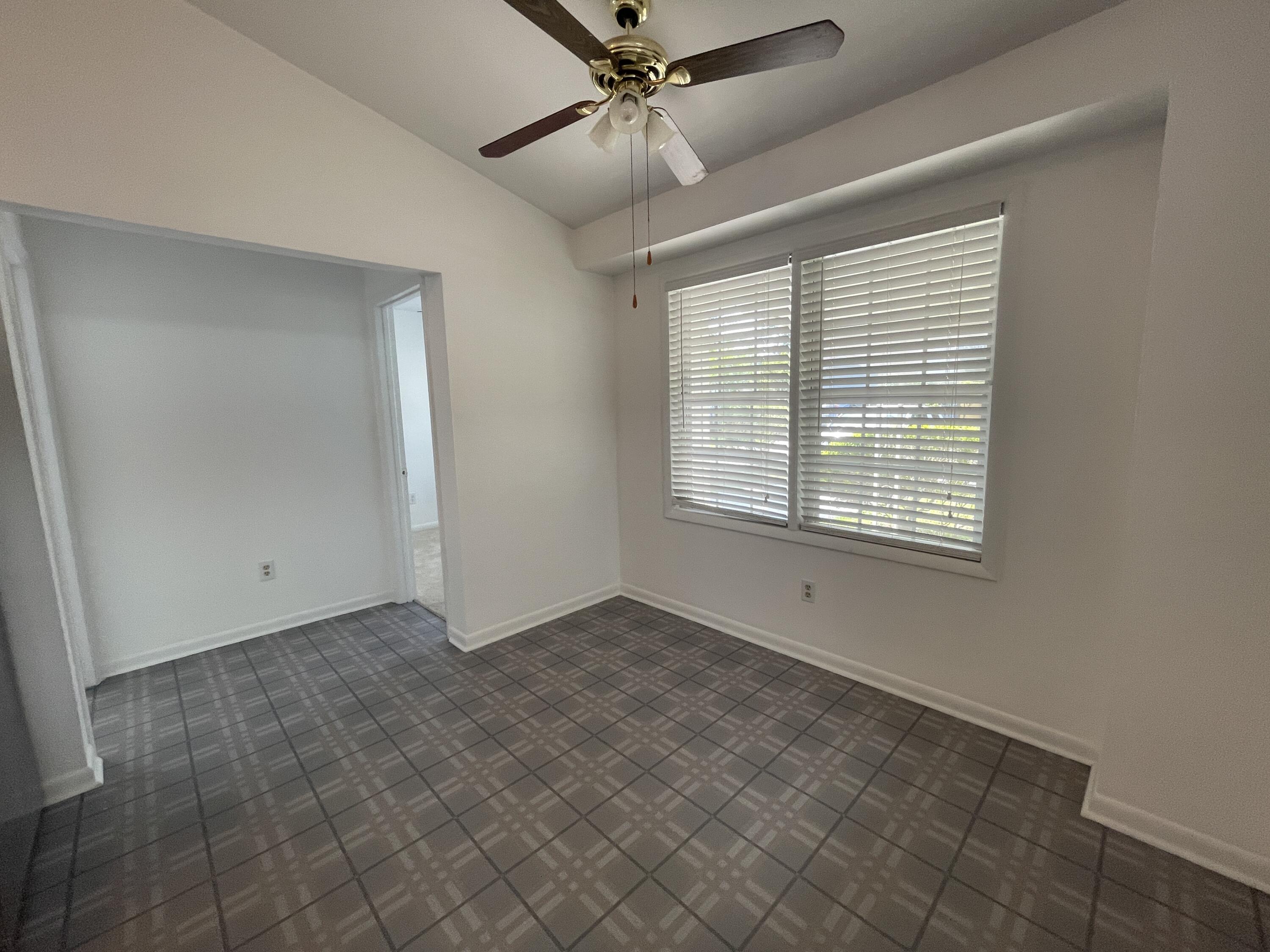 137 Manchester Road Summerville, SC 29486 - Photo 4 of 11 IMG_3454