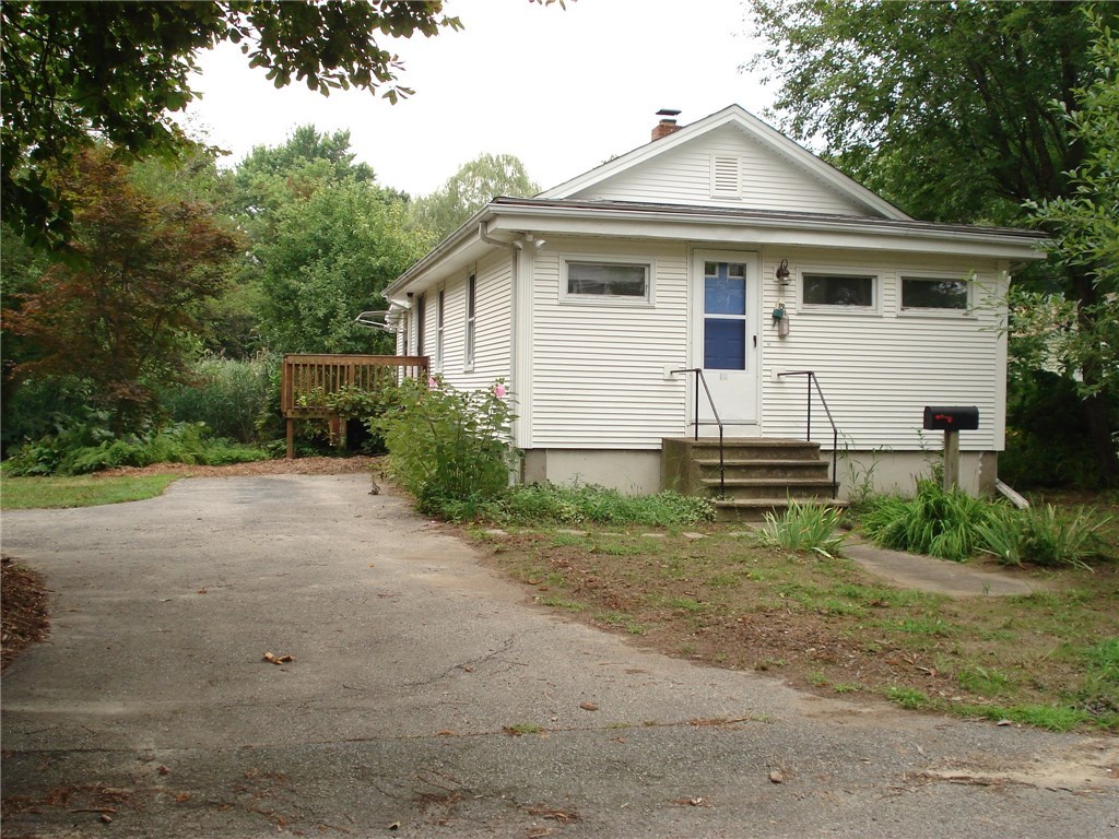 19 Rita Street Warwick, RI 02889 - Photo 2 of 27 Gallery Image 2