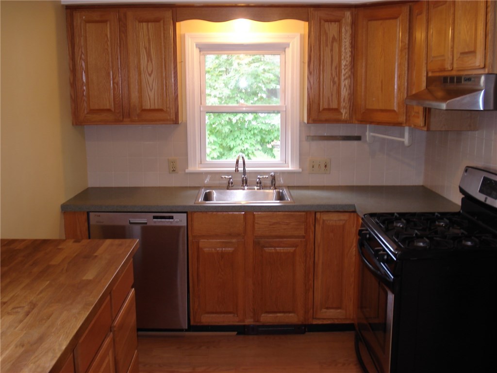 19 Rita Street Warwick, RI 02889 - Photo 3 of 27 Gallery Image 3