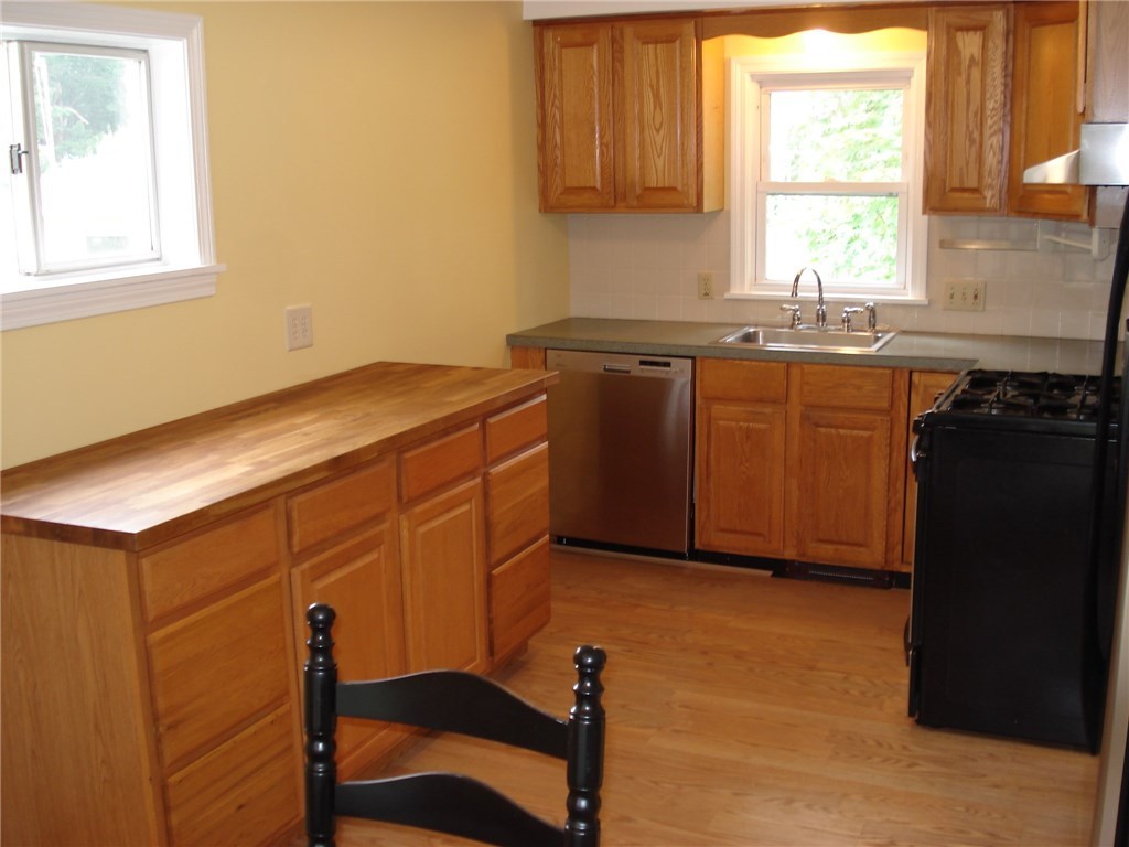 19 Rita Street Warwick, RI 02889 - Photo 4 of 27 Gallery Image 4