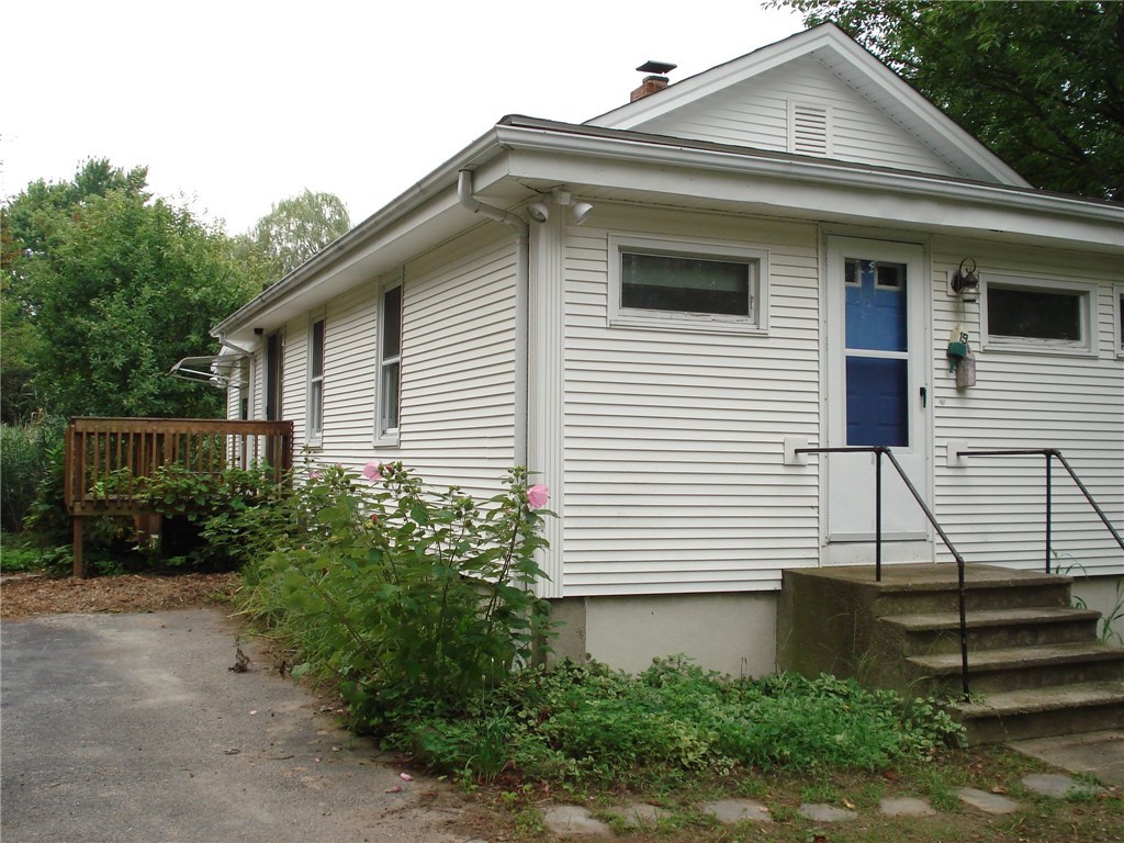 19 Rita Street Warwick, RI 02889 - Photo 6 of 27 Gallery Image 6