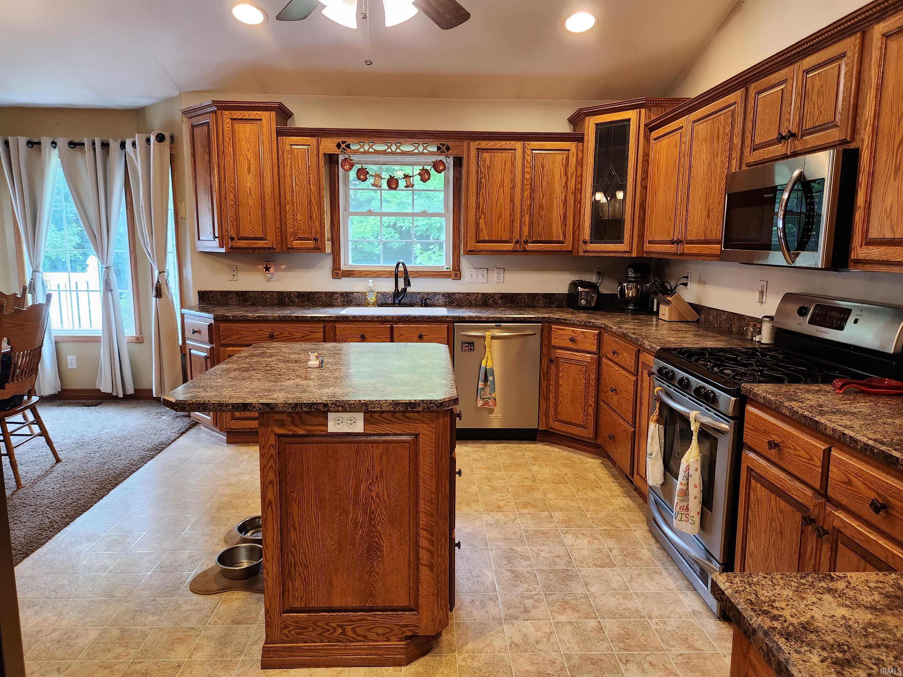 1919 Ridge Drive Washington, IN 47501 - Photo 3 of 18 Gallery Image 3
