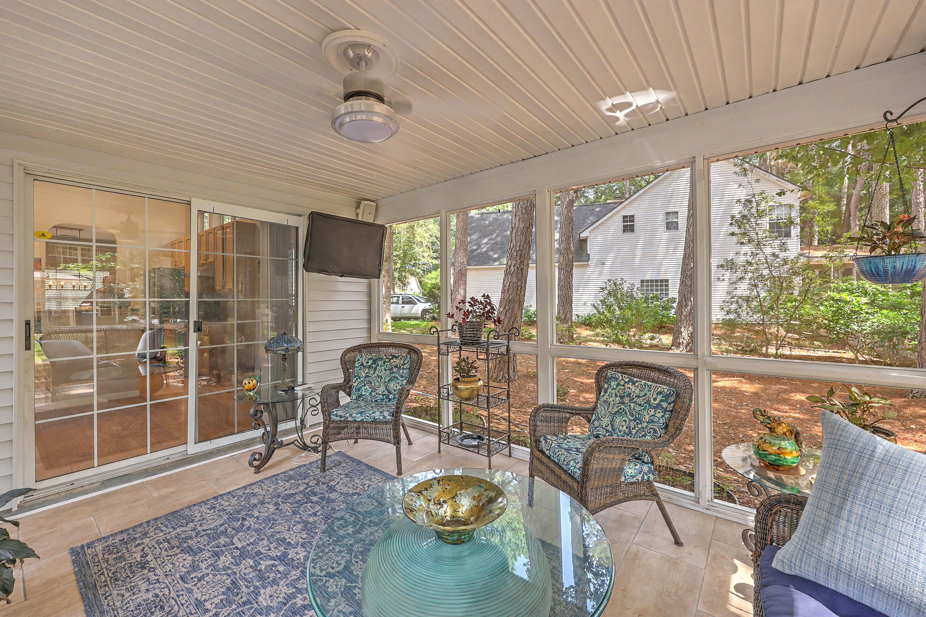 561 Pointe Of Oaks Road Summerville, SC 29485 - Photo 4 of 35