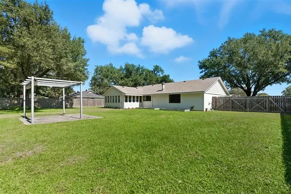 $237,500 | 6624 Meadow Ridge Lane, Lake Charles, LA 70605