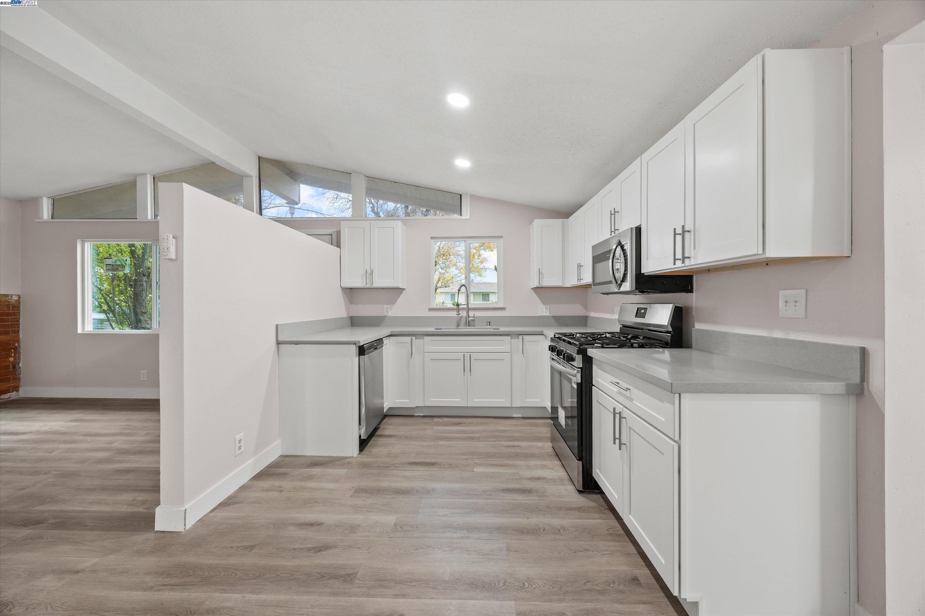 7941 Andora Way Sacramento, CA 95824 - Photo 11 of 35