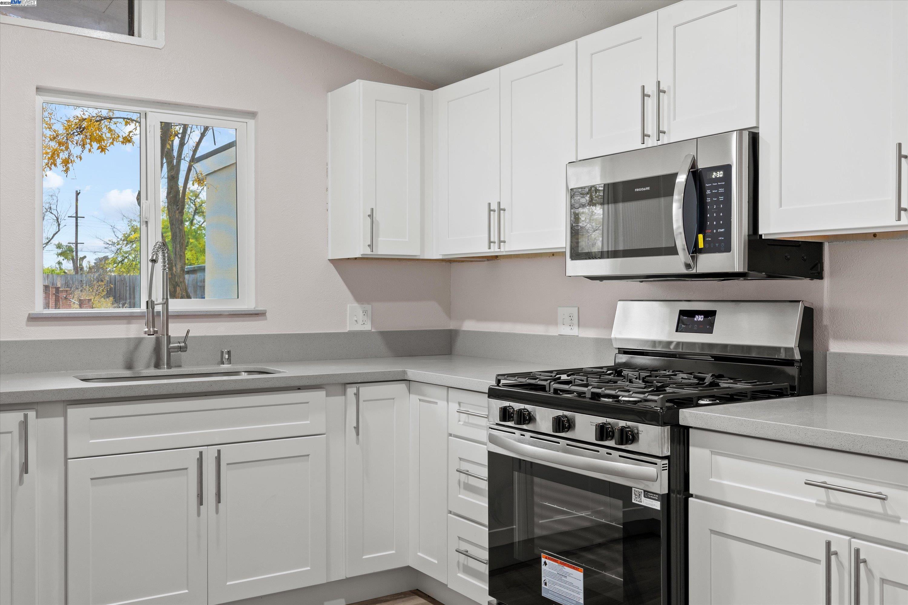 7941 Andora Way Sacramento, CA 95824 - Photo 12 of 35