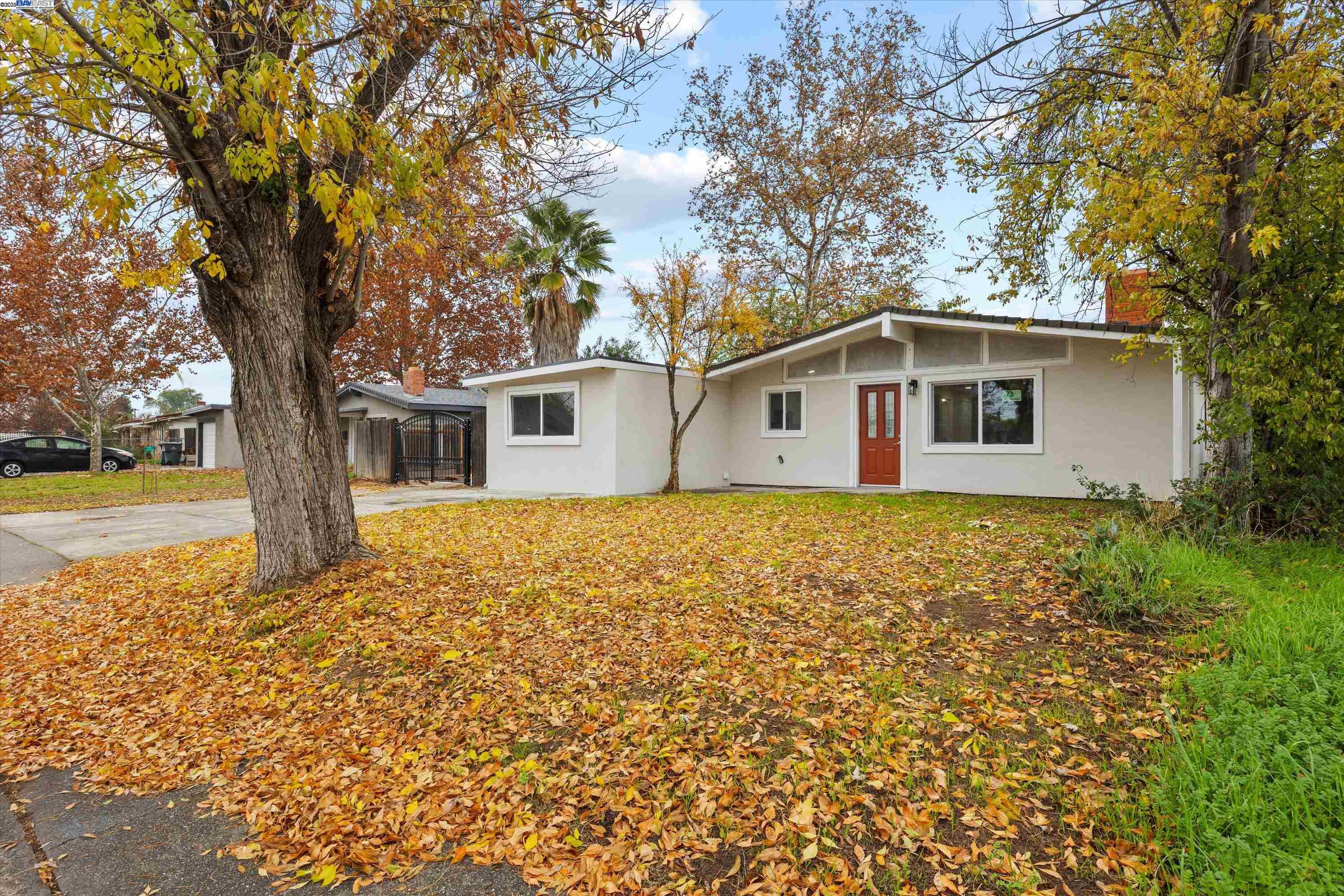 7941 Andora Way Sacramento, CA 95824 - Photo 4 of 35