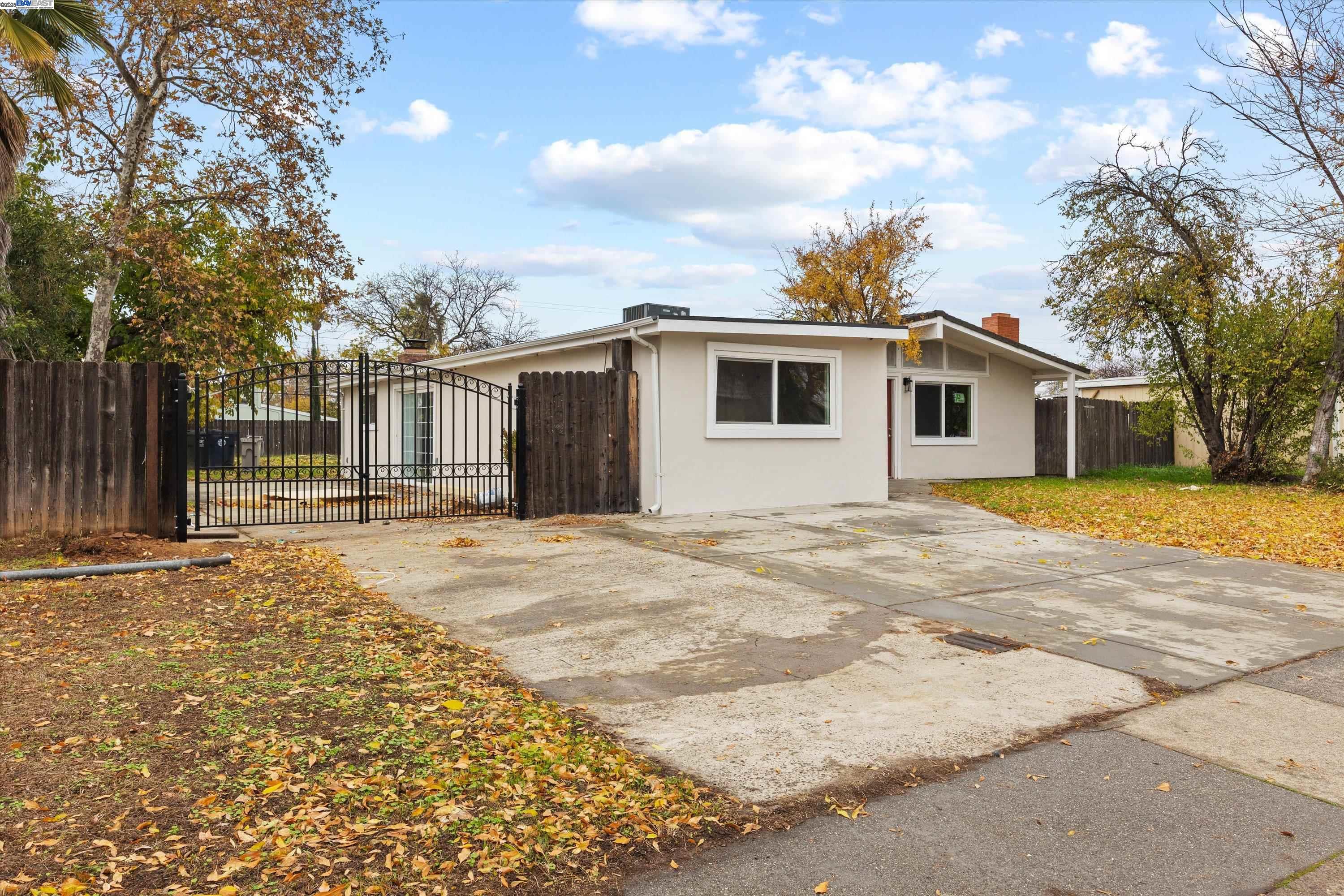 7941 Andora Way Sacramento, CA 95824 - Photo 5 of 35