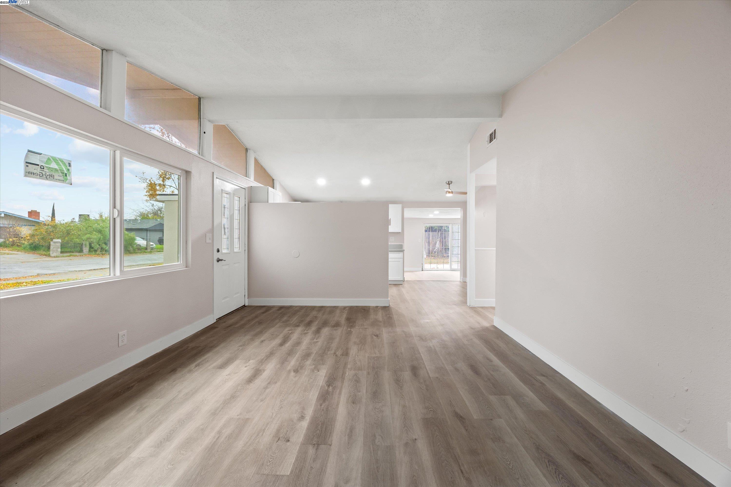 7941 Andora Way Sacramento, CA 95824 - Photo 9 of 35