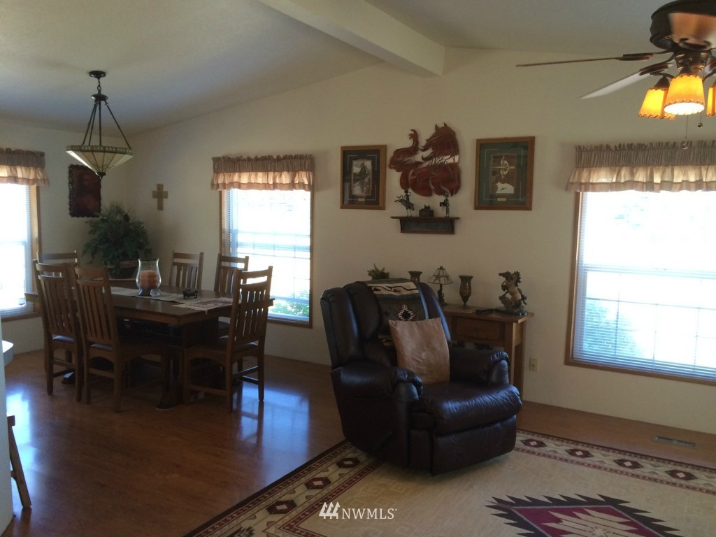 1053 Southwest J H Road Port Orchard, WA 98367 - Photo 15 of 25 Gallery Image 15