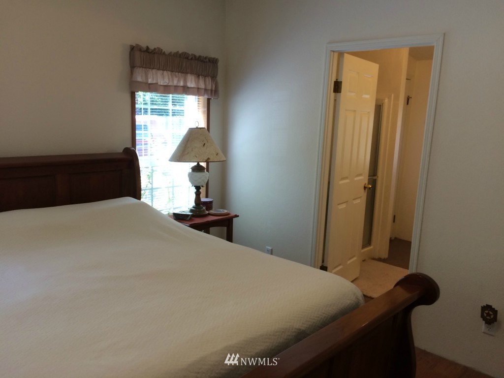 1053 Southwest J H Road Port Orchard, WA 98367 - Photo 21 of 25 Gallery Image 21