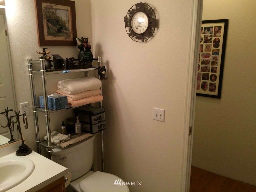 1053 Southwest J H Road Port Orchard, WA 98367 - Photo 24 of 25 Gallery Image 24