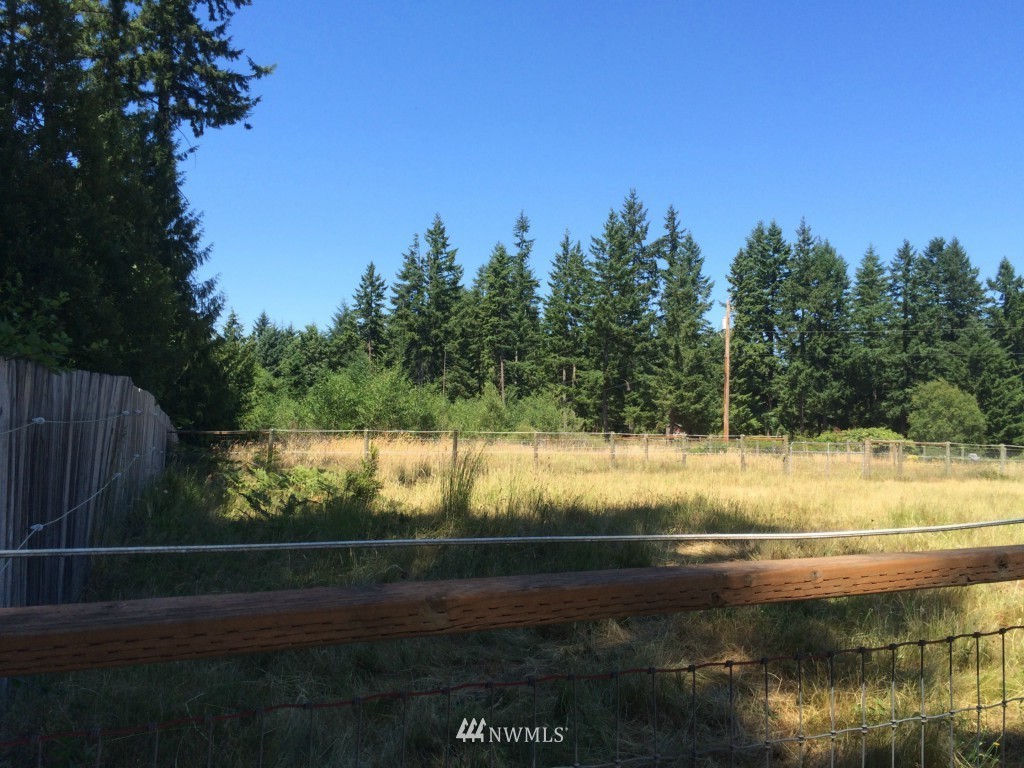 1053 Southwest J H Road Port Orchard, WA 98367 - Photo 9 of 25 Gallery Image 9
