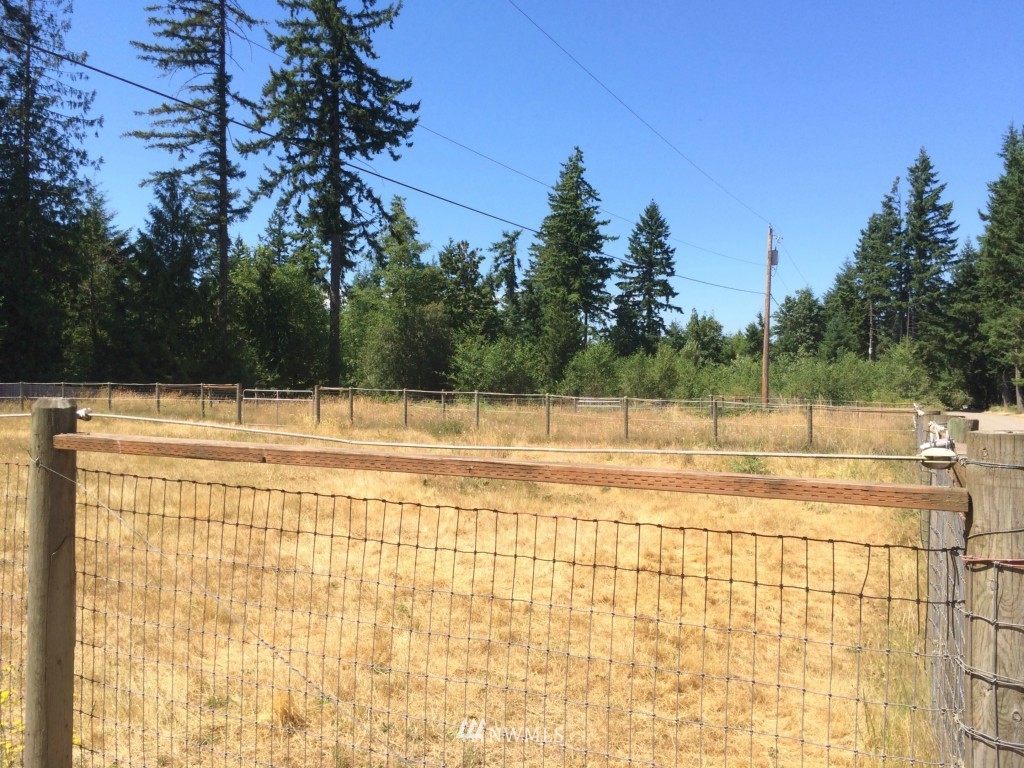1053 Southwest J H Road Port Orchard, WA 98367 - Photo 10 of 25 Gallery Image 10