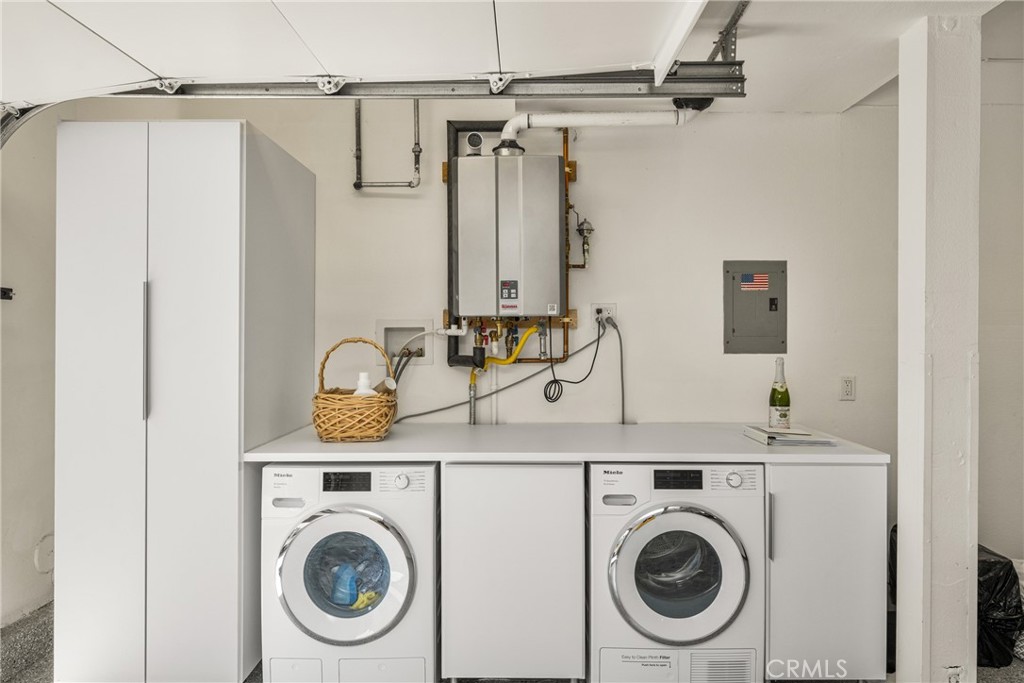 8 Moon Shadow, Unit 8 Irvine, CA 92603 - Photo 35 of 42 a utility room with dryer and washer