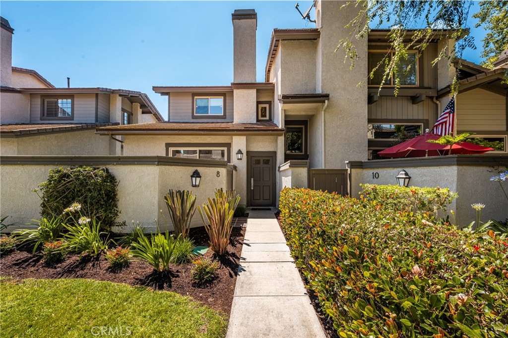 8 Moon Shadow, Unit 8 Irvine, CA 92603 - Photo 4 of 42 a front view of a house with garden