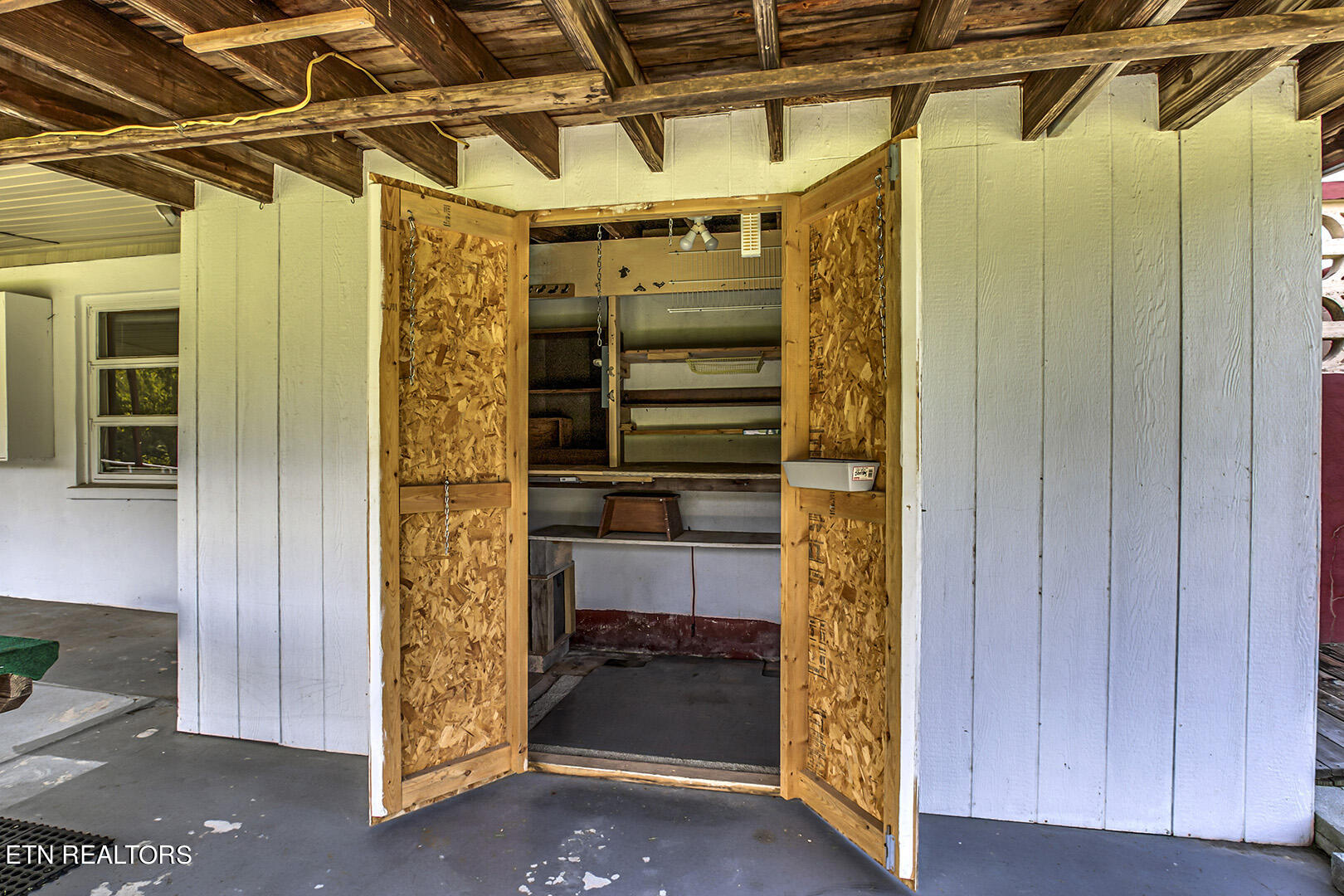 609 East Ridgecrest Drive Kingston, TN 37763 - Photo 47 of 60 47_ERidgecrestDrive_609_PorchWorkshop