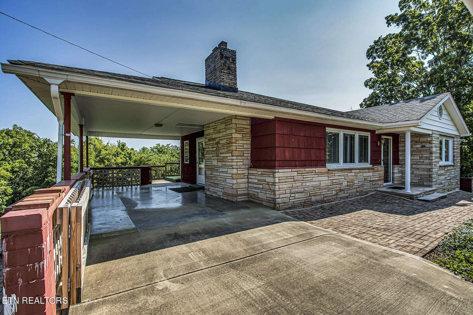 609 East Ridgecrest Drive Kingston, TN 37763 - Photo 5 of 60 05_ERidgecrestDrive_609_Carport