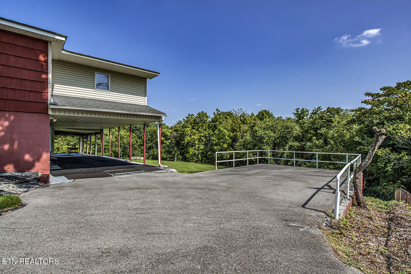 609 East Ridgecrest Drive Kingston, TN 37763 - Photo 55 of 60 55_ERidgecrestDrive_609_LowerPorchAccess