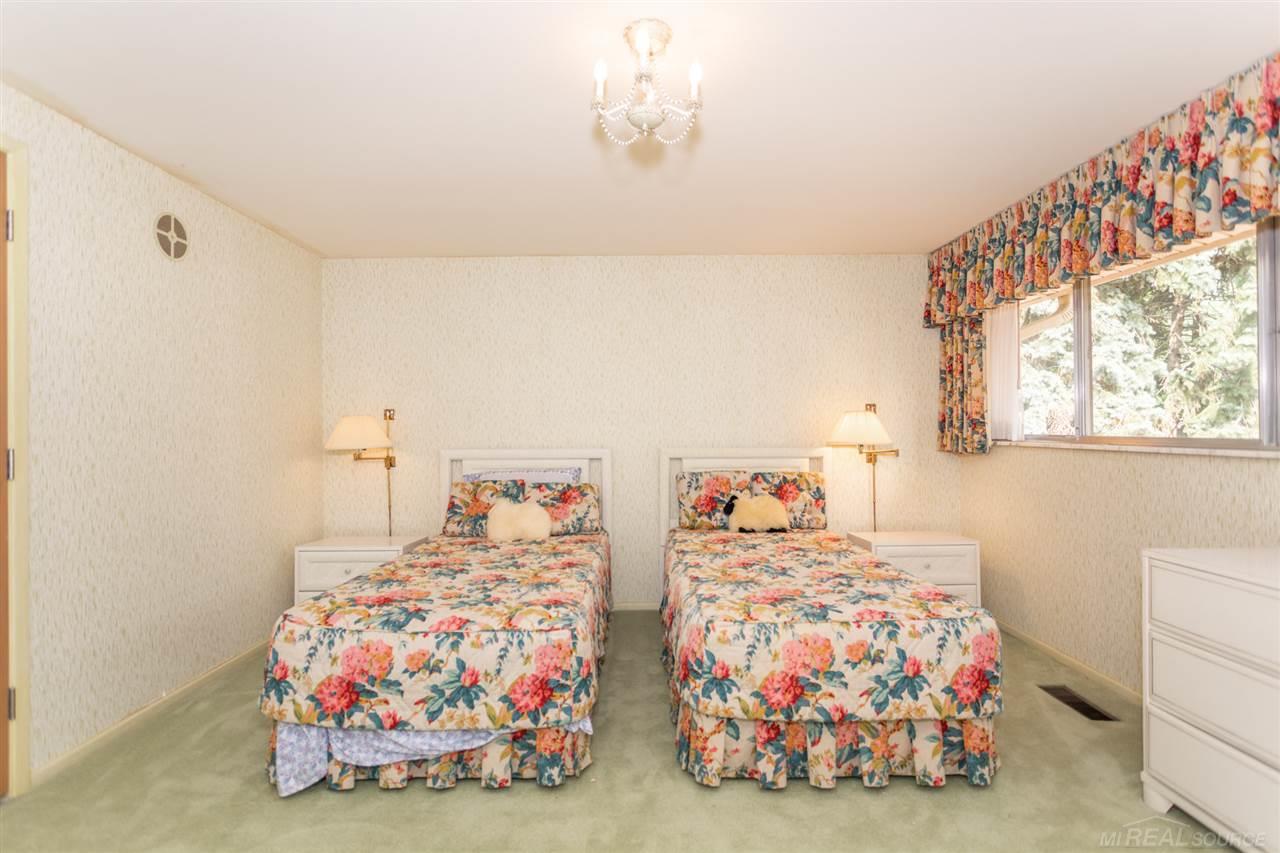500 Ballantyne Road Grosse Pointe Shores, MI 48236 - Photo 25 of 36