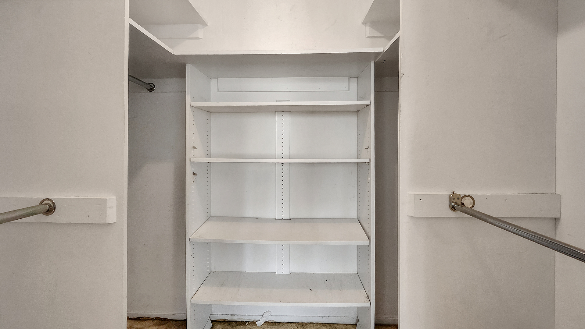 405 North Wabash Avenue, Unit 314 Chicago, IL 60611 - Photo 13 of 26 a view of walk in closet with empty racks