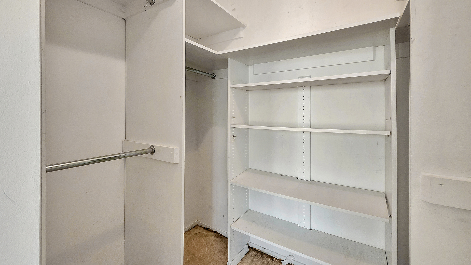 405 North Wabash Avenue, Unit 314 Chicago, IL 60611 - Photo 14 of 26 a view of an empty walk in closet