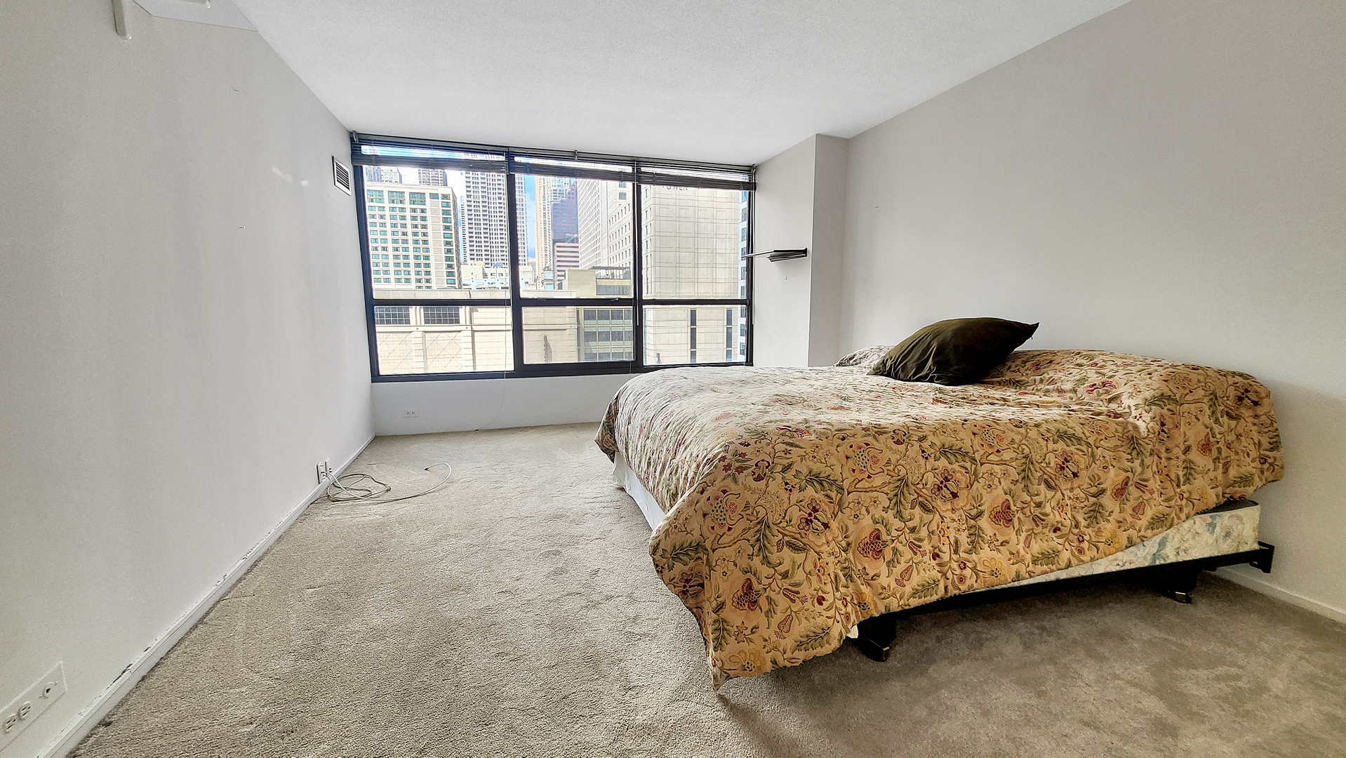 405 North Wabash Avenue, Unit 314 Chicago, IL 60611 - Photo 9 of 26 a bedroom with a bed and a window