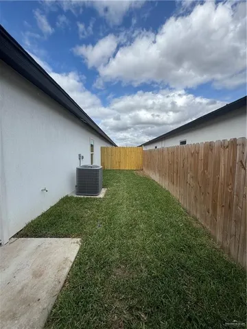 $1,250 | 522 North Avenue, Unit 2, Donna, TX 78537