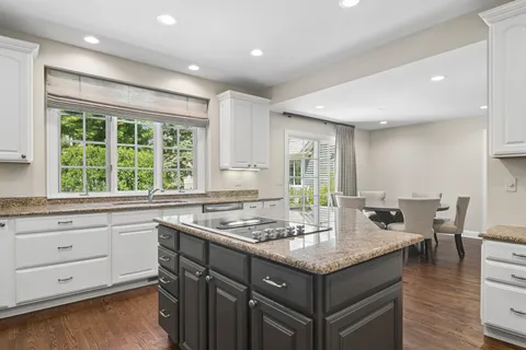 $1,299,000 | 672 Balmoral Court, Lake Forest, IL 60045