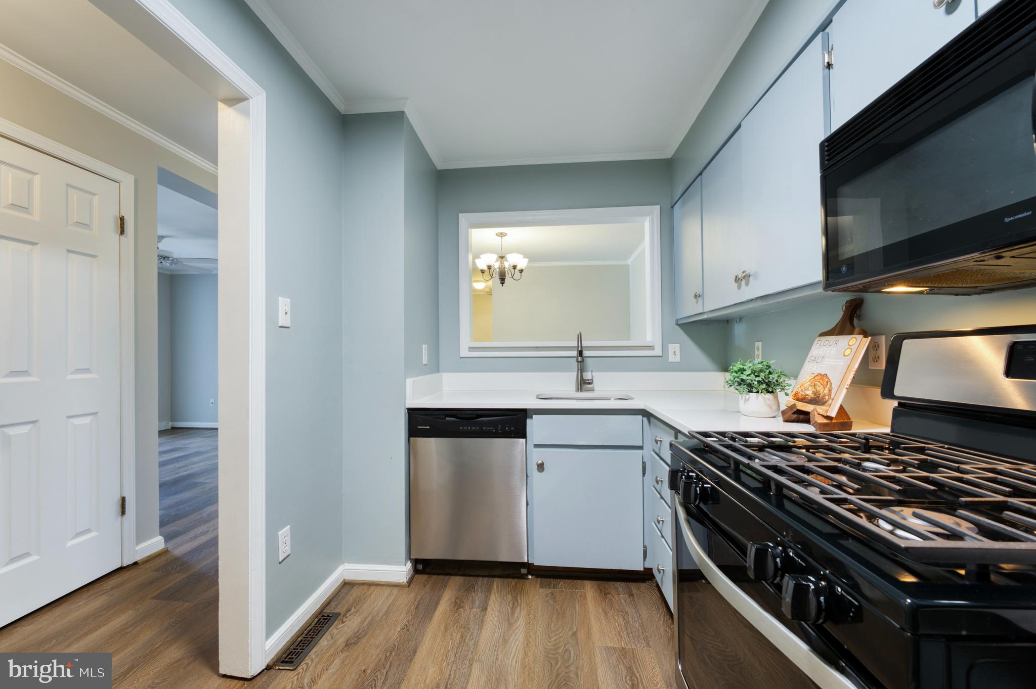 241 Loudoun Street Southwest, Unit F Leesburg, VA 20175 - Photo 5 of 32 Stainless Steel Appliances