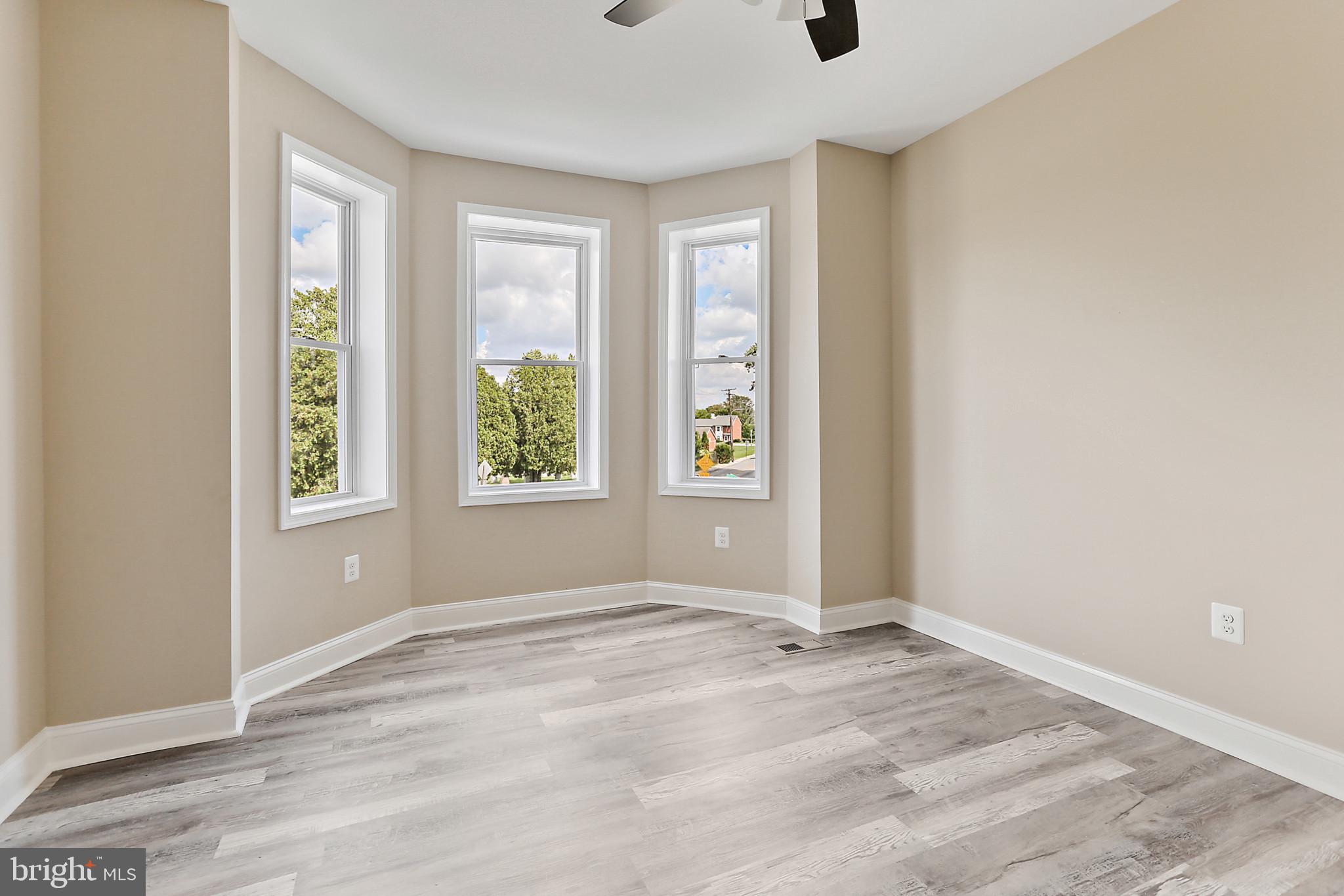 100 Collins Avenue Baltimore, MD 21229 - Photo 15 of 18 an empty room with windows and closet