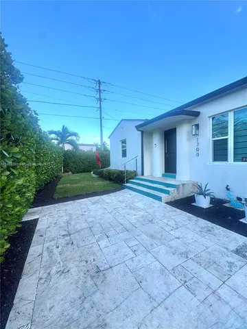 a view of a back yard of the house