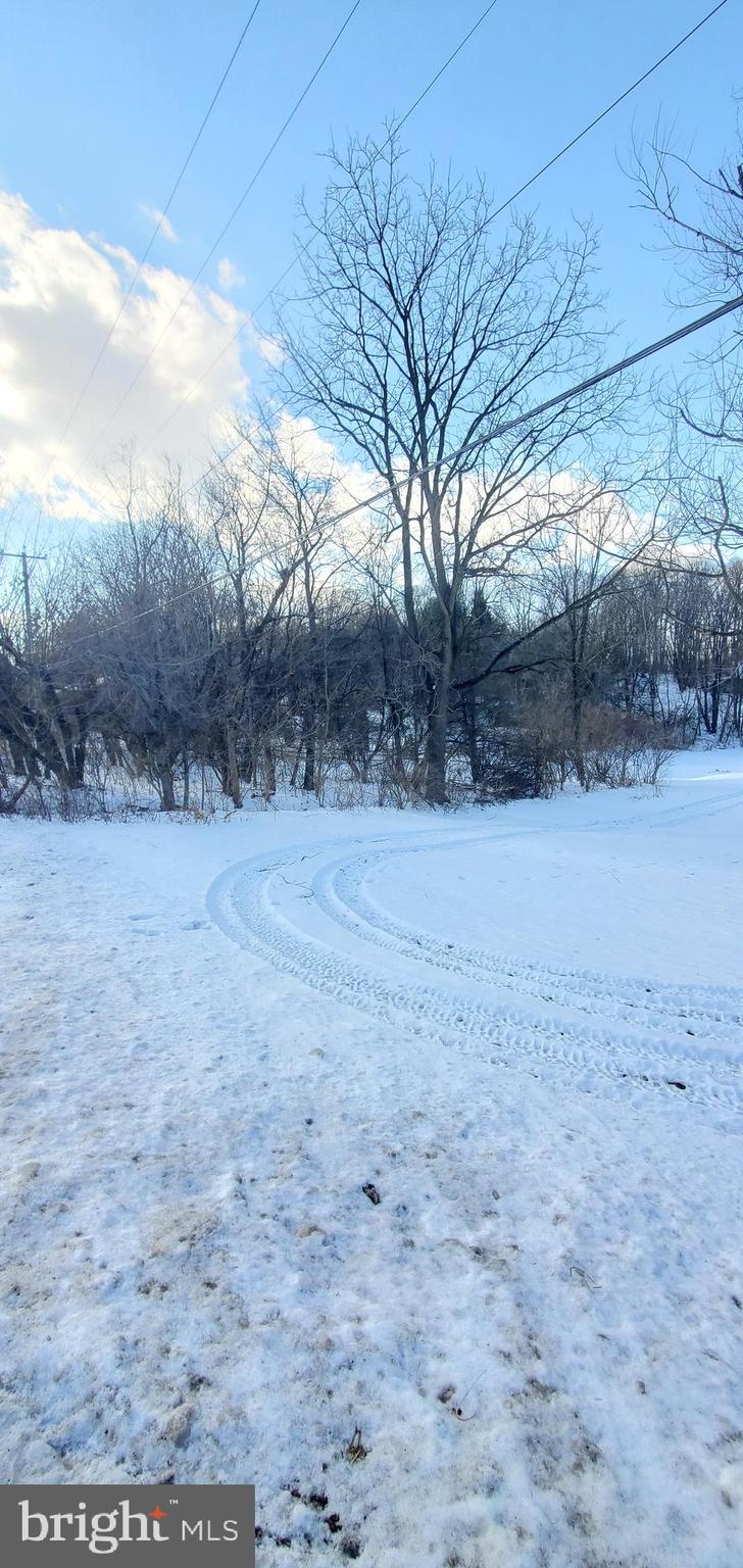 1525 Mt Zion Road Lebanon, PA 17046 - Photo 2 of 8 a view of patio