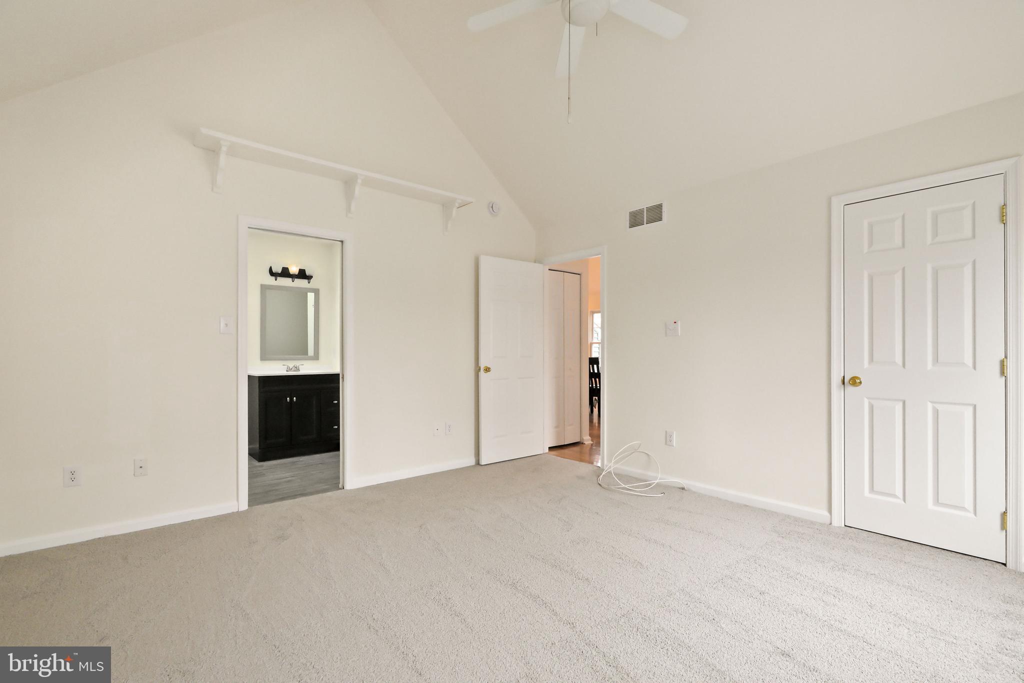 704 Palmer Street Riverside, NJ 08075 - Photo 15 of 23 Ensuite View