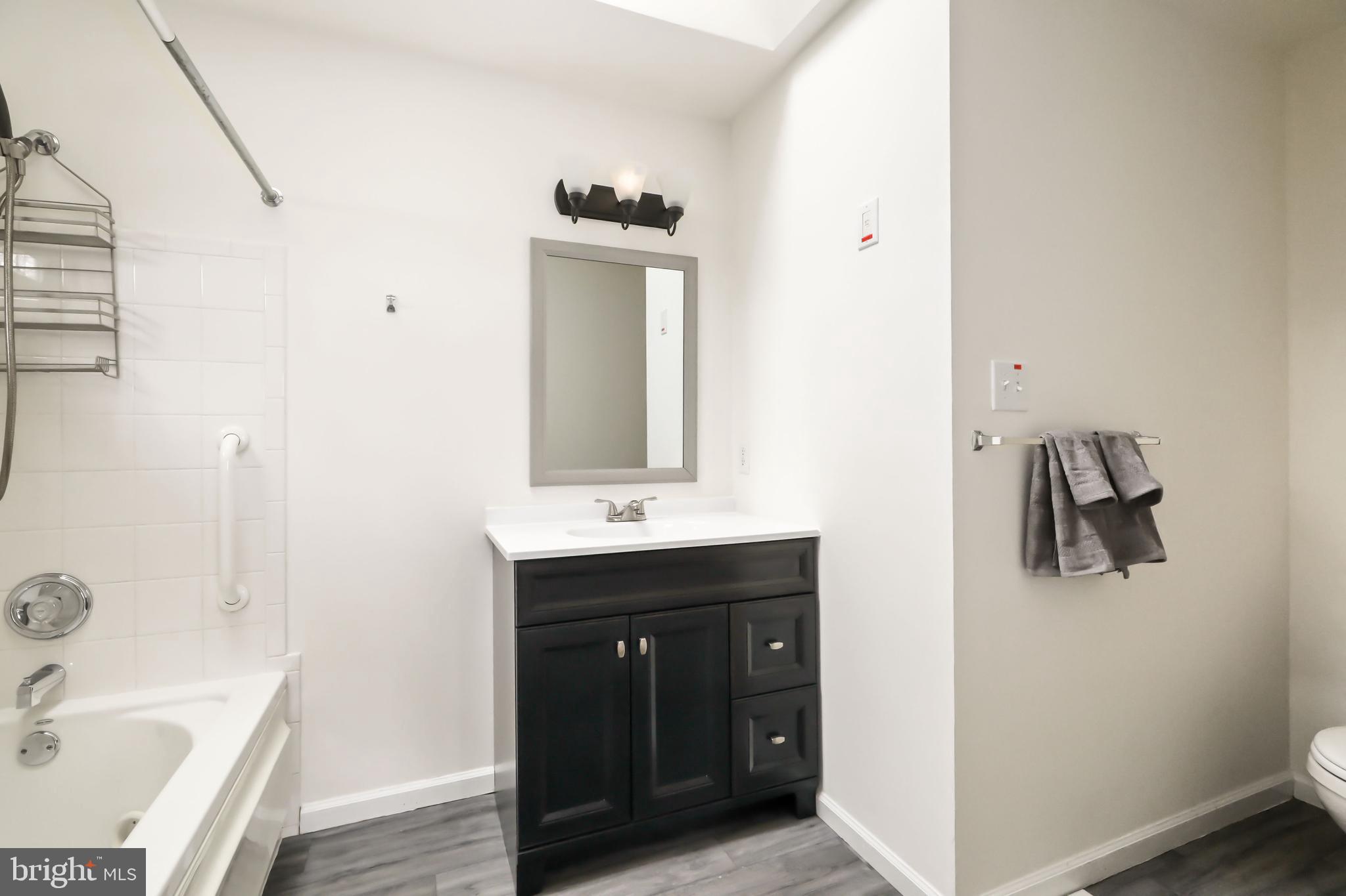 704 Palmer Street Riverside, NJ 08075 - Photo 19 of 23 Master Bath