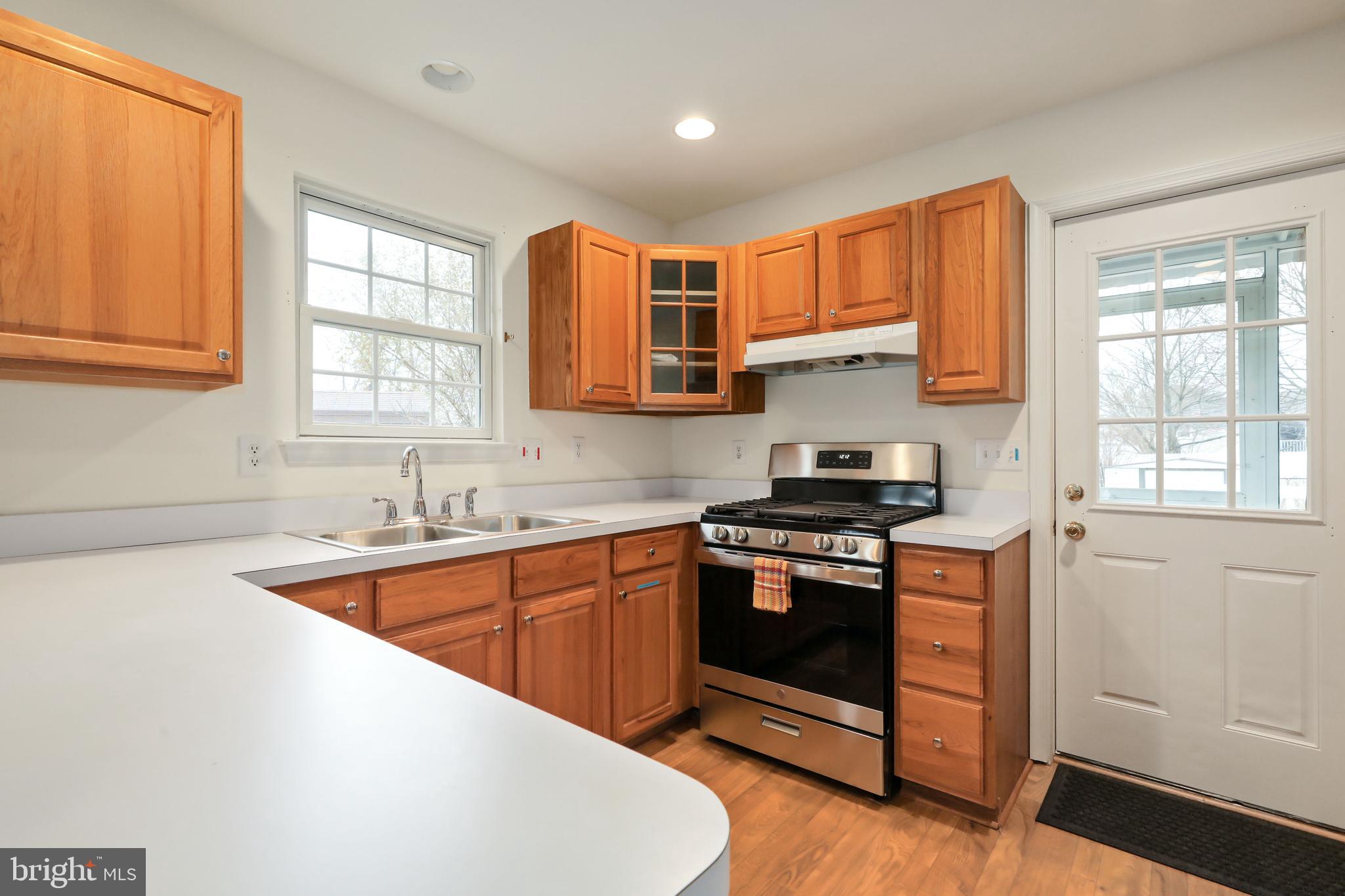 704 Palmer Street Riverside, NJ 08075 - Photo 8 of 23 Kitchen