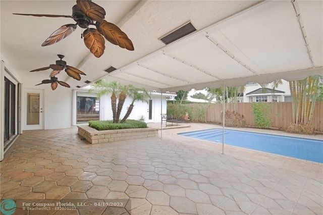 a view of a indoor garage